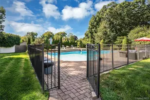 96 McCulloch Dr, Dix Hills, NY 11746 - Photo 43