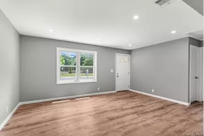 1340 Manor Lane, Bay Shore, NY 11706 - Photo 9