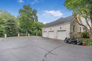 4 Ariana Ct, Oyster Bay, NY 11771 - Photo 43