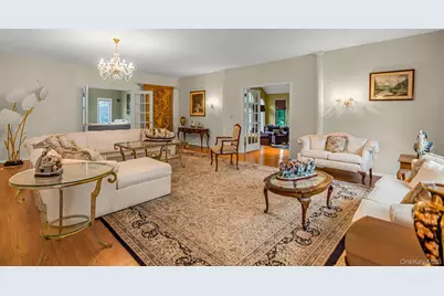 4 Ariana Court, Oyster Bay, NY 11771 - Photo 9