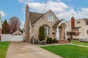 934 Hancock St, Franklin Square, NY 11010 - Photo 3