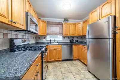 934 Hancock Street, Franklin Square, NY 11010 - Photo 5