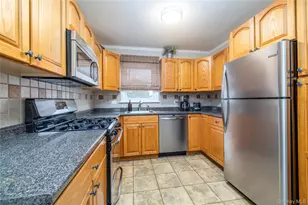 934 Hancock St, Franklin Square, NY 11010 - Photo 5