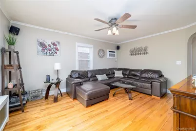 934 Hancock Street, Franklin Square, NY 11010 - Photo 7