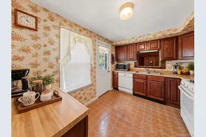 401 Ruskey Lane, Hyde Park, NY 12538 - Photo 13