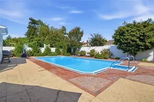 195 N Utica Ave, Massapequa, NY 11758 - Photo 27
