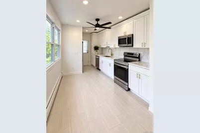 2602 Knickerbocker Avenue, Medford, NY 11763 - Photo 3