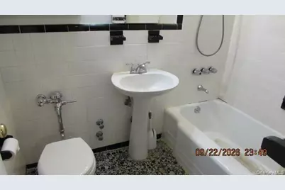 4 Sadore Lane #7J, Yonkers, NY 10710 - Photo 9