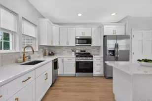 85-48 257th St, Floral Park, NY 11001 - Photo 15