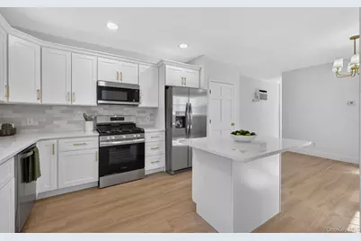 8548 257th Street, Floral Park, NY 11001 - Photo 17