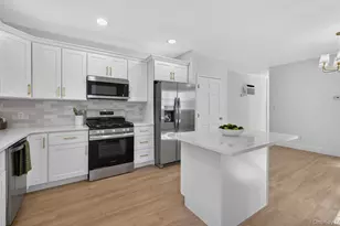85-48 257th St, Floral Park, NY 11001 - Photo 17