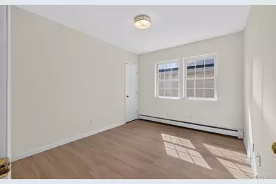 8548 257th Street, Floral Park, NY 11001 - Photo 27