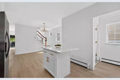 8548 257th Street, Floral Park, NY 11001 - Photo 11