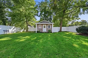 354 Middle Rd, Bayport, NY 11705 - Photo 39