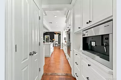 354 Middle Road, Bayport, NY 11705 - Photo 15