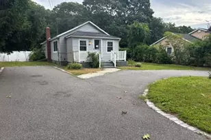 253 Railroad Ave, Center Moriches, NY 11934 - Photo 5