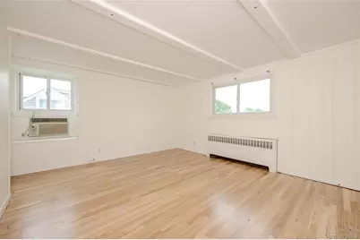 190 W Waukena Avenue, Oceanside, NY 11572 - Photo 15