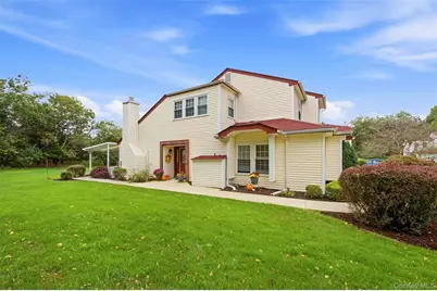 13 Hancock Court, Coram, NY 11727 - Photo 3