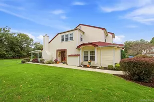 13 Hancock Ct, Coram, NY 11727 - Photo 3