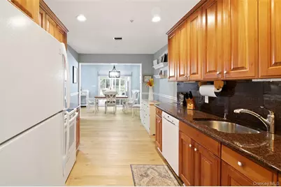 13 Hancock Court, Coram, NY 11727 - Photo 15