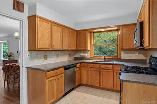 9 Verne Pl, Hartsdale, NY 10530 - Photo 9