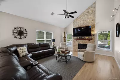 20 Millennium Court, Bohemia, NY 11716 - Photo 11