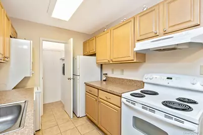 403 Cabot Court E, Saint James, NY 11780 - Photo 9