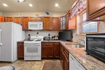 13508 228th Street, Springfield Gardens, NY 11413 - Photo 15