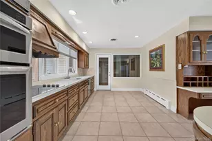 2 Centershore Rd S, Centerport, NY 11721 - Photo 9