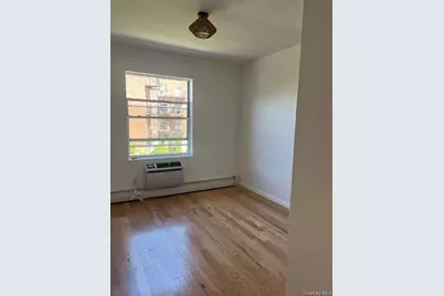 38 Knightsbridge Road #2E, Great Neck, NY 11021 - Photo 3