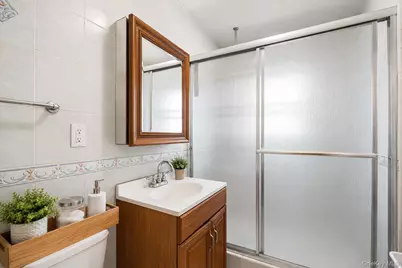 9121 110th Street, Richmond Hill, NY 11418 - Photo 9