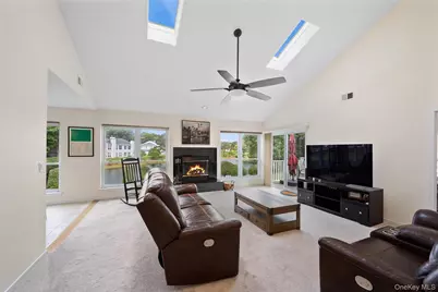 90 Hampton Vista Drive, Manorville, NY 11949 - Photo 5