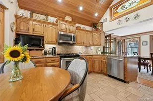 2064 N Country Rd, Wading River, NY 11792 - Photo 17