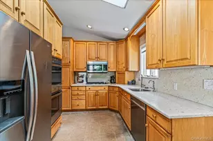 45 Driftwood Dr, Port Washington, NY 11050 - Photo 7