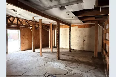35-02 Bradley Avenue, Long Island City, NY 11101 - Photo 5