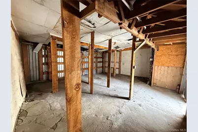 35-02 Bradley Avenue, Long Island City, NY 11101 - Photo 7
