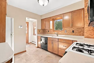 8 Lancaster Avenue, Montrose, NY 10548 - Photo 11
