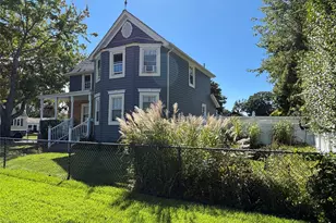 197 S 7th St, Lindenhurst, NY 11757 - Photo 31