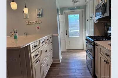 197 S 7th Street, Lindenhurst, NY 11757 - Photo 9