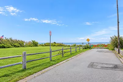 891 S Bay Street, Lindenhurst, NY 11757 - Photo 35