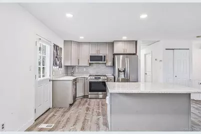 152 Alkier Street, Brentwood, NY 11717 - Photo 5