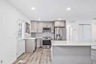152 Alkier St, Brentwood, NY 11717 - Photo 5