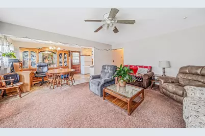 11 E Hollywood Avenue, Lindenhurst, NY 11757 - Photo 27