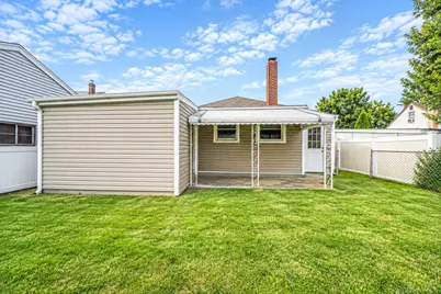 11 E Hollywood Avenue, Lindenhurst, NY 11757 - Photo 7