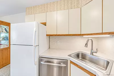 11 E Hollywood Avenue, Lindenhurst, NY 11757 - Photo 21