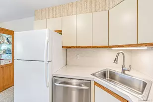 11 E Hollywood Ave, Lindenhurst, NY 11757 - Photo 21