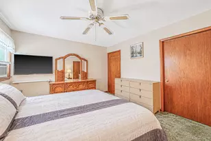 11 E Hollywood Ave, Lindenhurst, NY 11757 - Photo 13