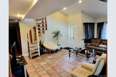 3255 Chelsey Street, Mohegan Lake, NY 10547 - Photo 5