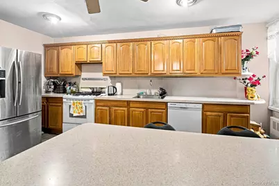74-45 Yellowstone Boulevard #5G, Rego Park, NY 11374 - Photo 3
