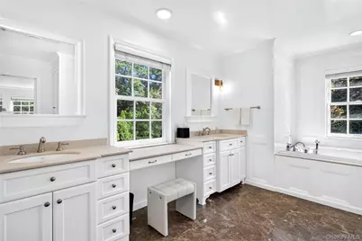 602 Park Avenue, Manhasset, NY 11030 - Photo 17